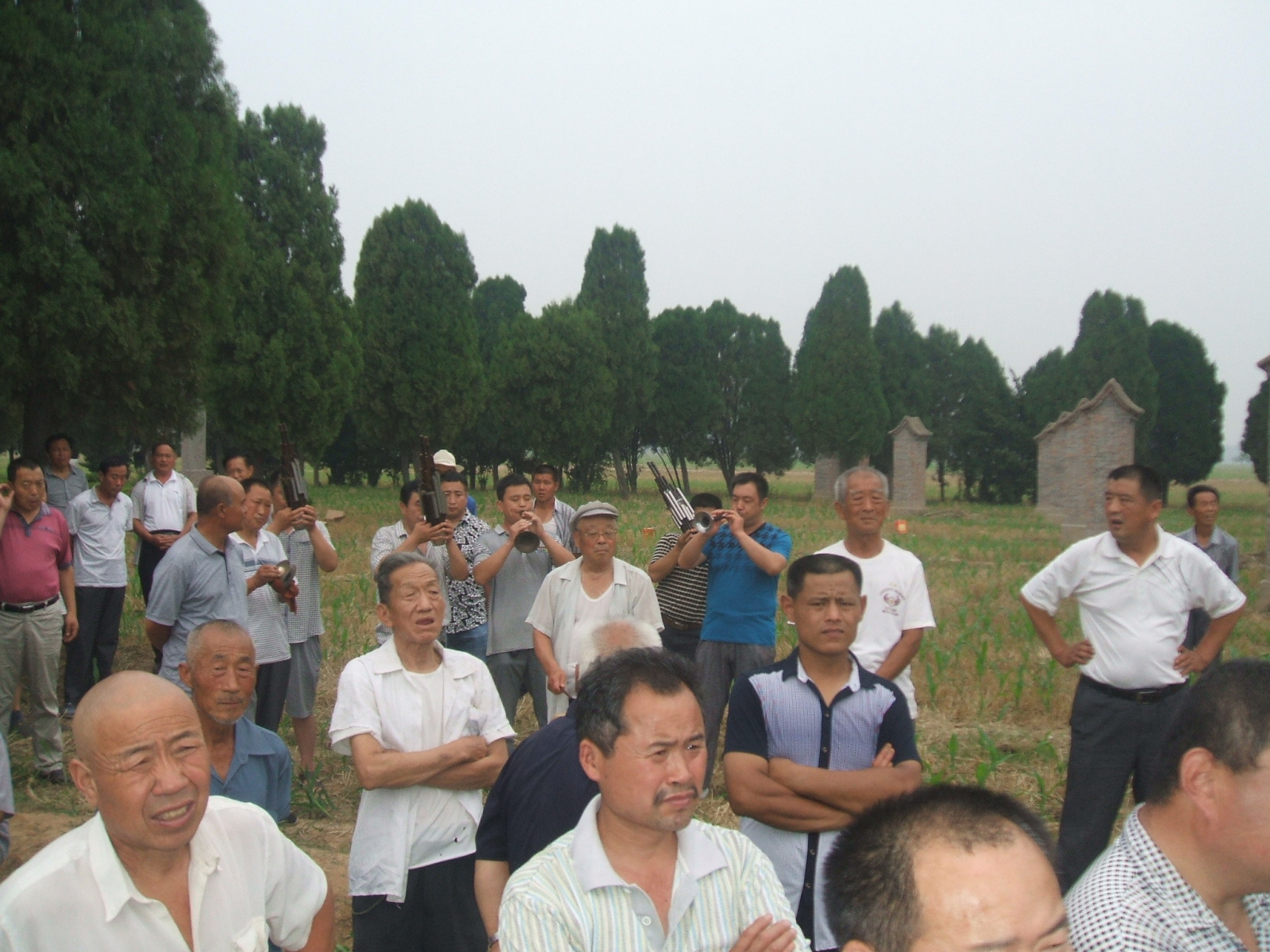 宗亲们翘首期待颁谱开始。