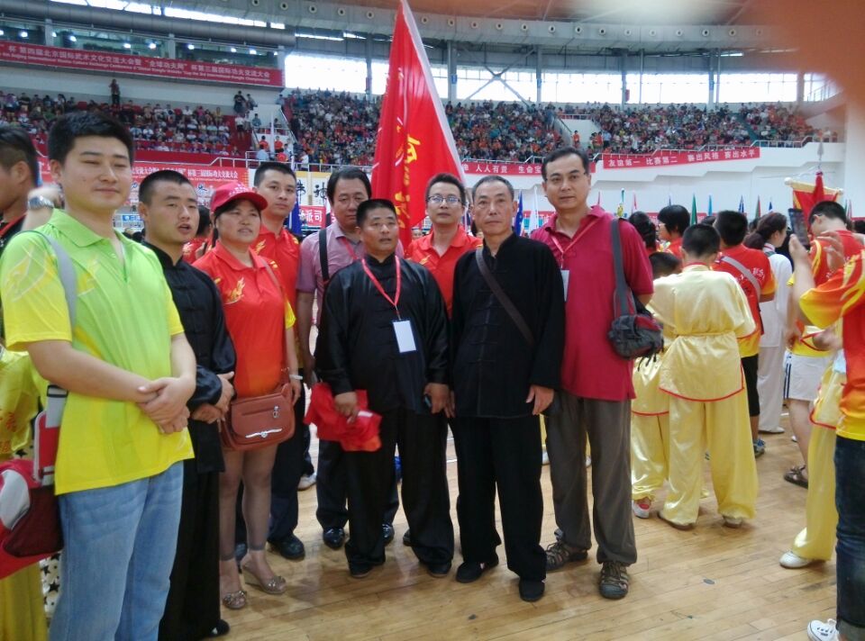 北京宗亲到比赛现场为武术队助威