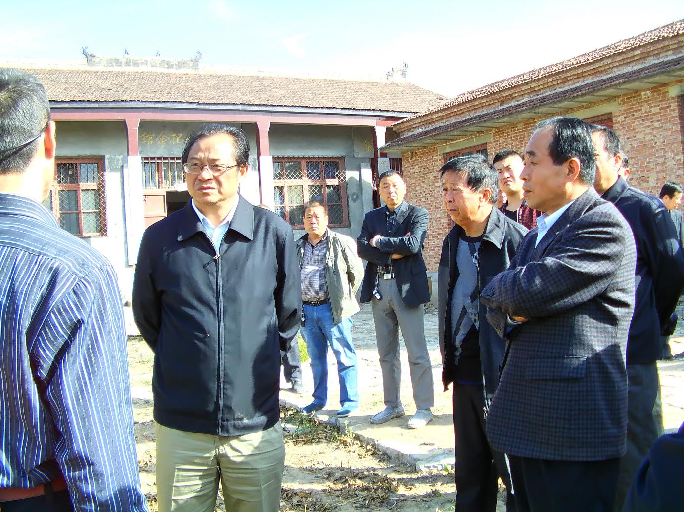 高邮客人参观明丞相汪广洋墓