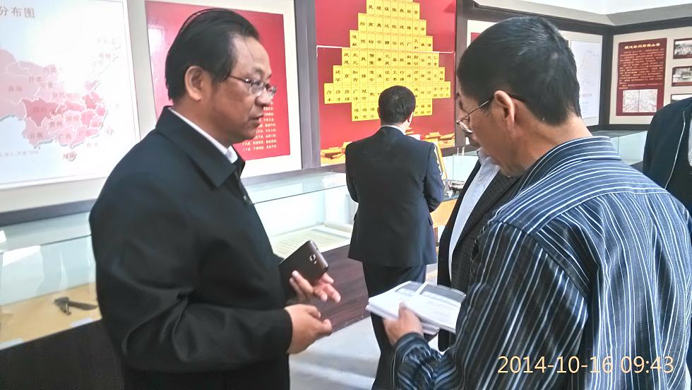 向高邮客人赠送丞相遗著《凤池吟稿》