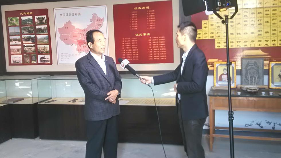 高邮电视台采访研究会会长汪达成