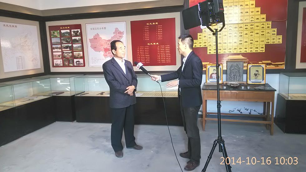 高邮电视台采访研究会会长汪达成