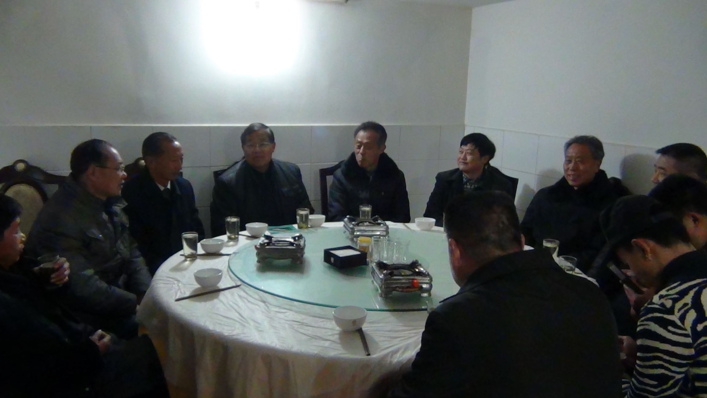 讨论捐款各方面情况