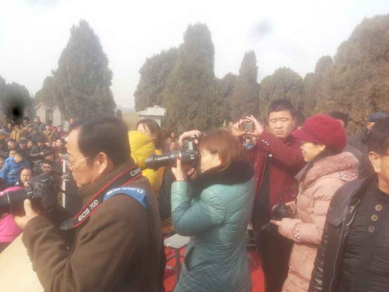 汪氏宗亲进行现场自助拍摄