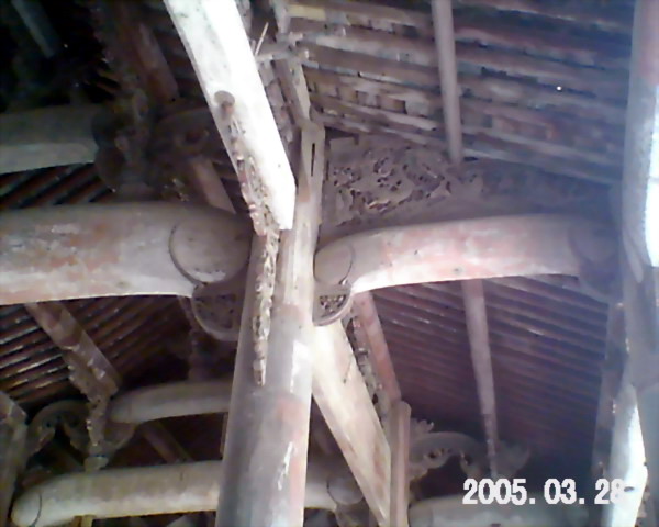 结构复杂的大堂顶辁与梁