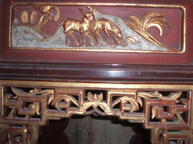 许多家的古床已经成为古董(床边)