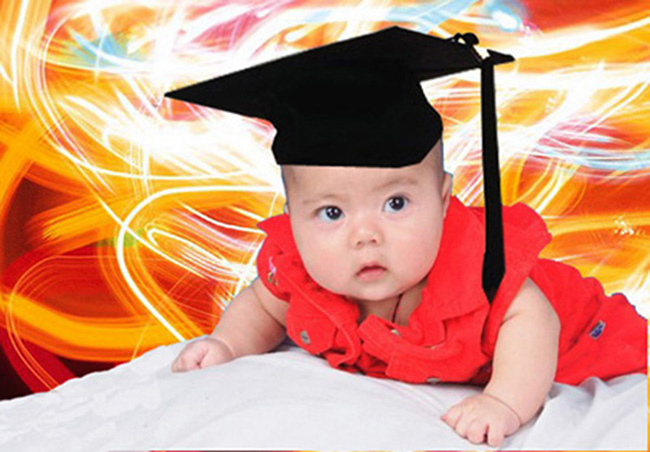 国华给我们汪家添丁，虎头虎脑，活泼可爱，明天肯定是栋粱之材！