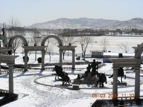 4、中央那个水池几乎被填满了。