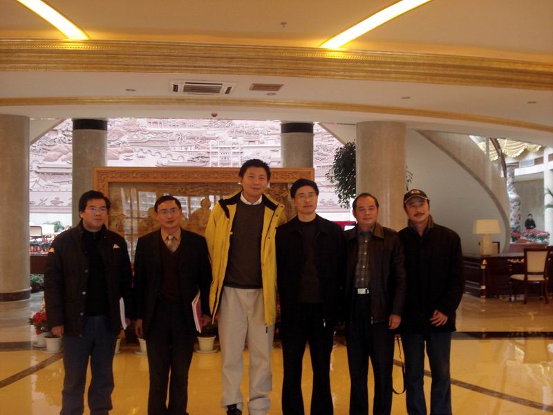 汪延藤书记和大家在徽州大酒店合影