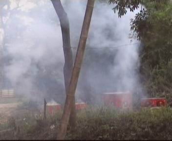 鞭炮声宣告典礼成功