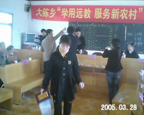 乡政府代表队在领奖（二等奖也不错）