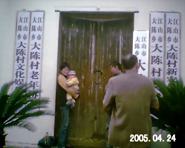 这是现在的正大门－都是各个部门了