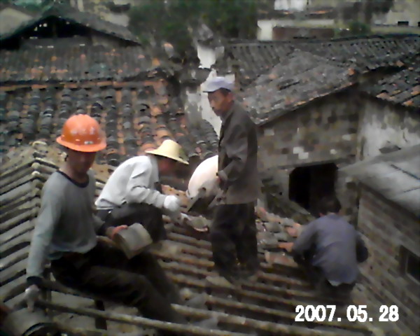 拆房子不是轻松的活动--大家都积极