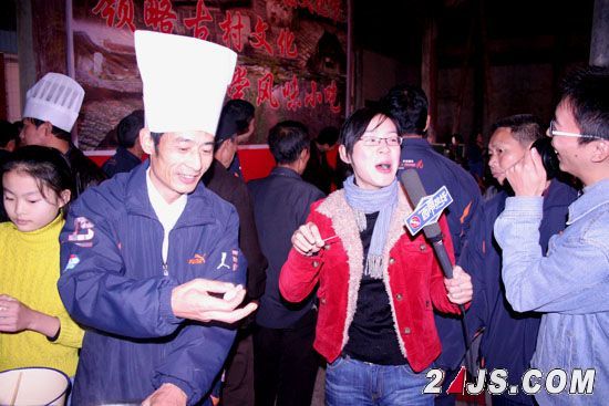 本家们可要来吃麻糍哦!