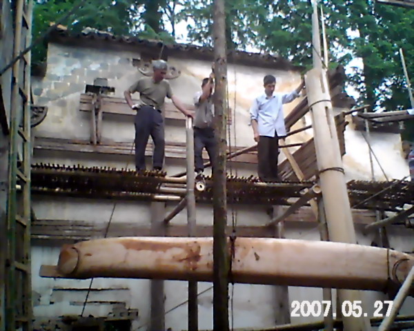 ８００多斤已经被悬到了５米的