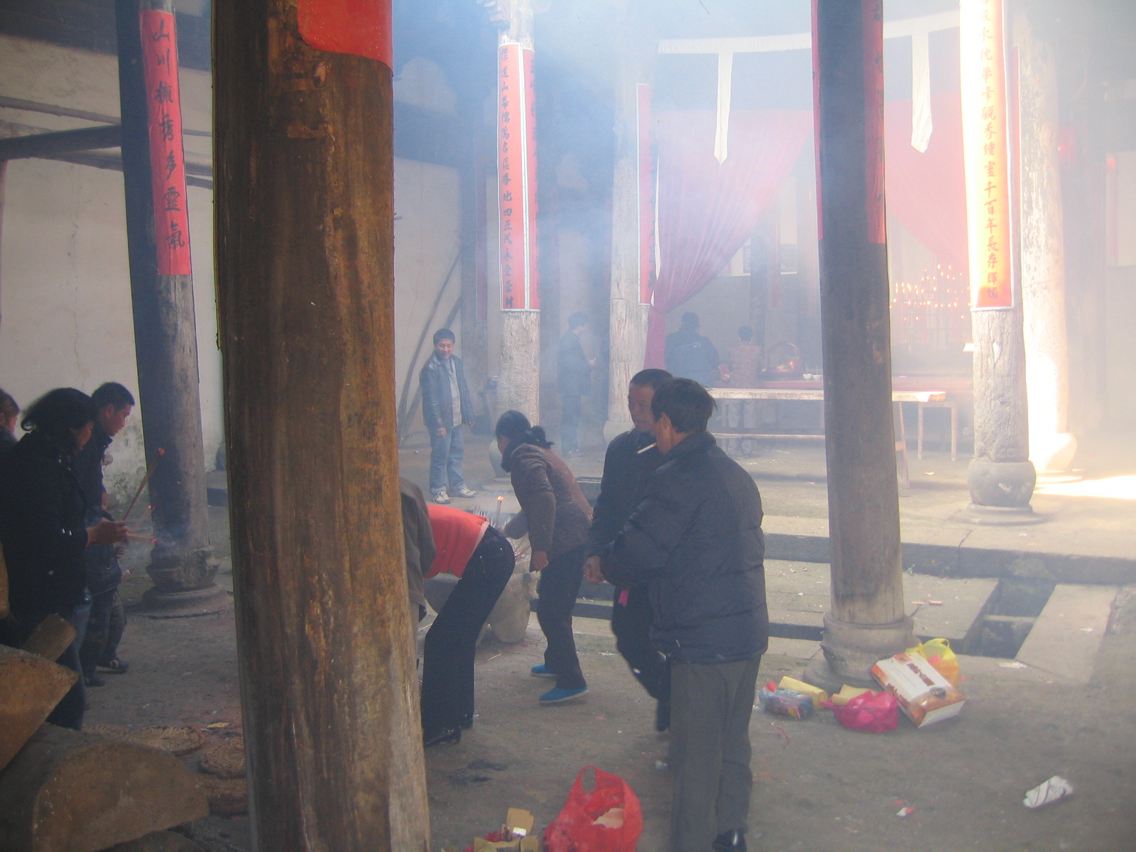 正在祭拜的宗亲。