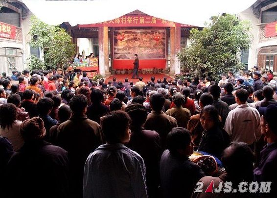 这是去年的场面!