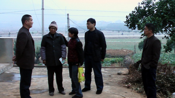 这是昨天早上书记去看汪一军的妈妈