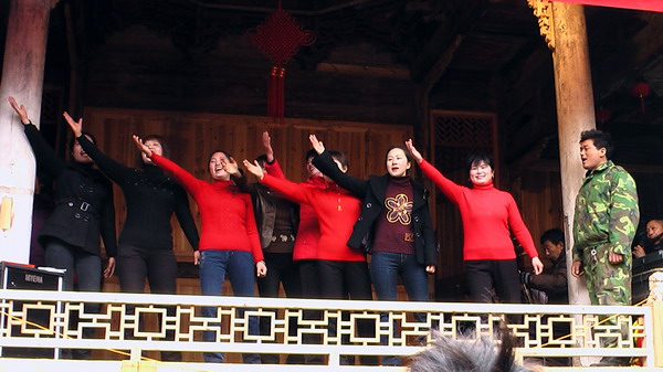 歌舞(我们环山真正好)---大大提高了村民的自信心