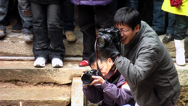 多敬业的摄影师啊!(把瞬间变成永恒的工程师)