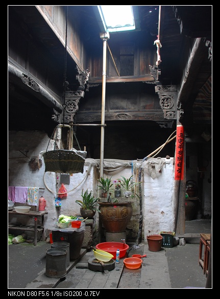 汪山农家的天井