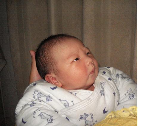 宝宝：“妈妈，偶帅偶怕谁”