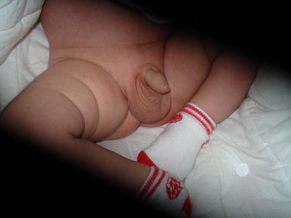 尿了，换尿不湿，顺便拍一张