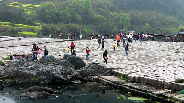 看看渔梁大坝的古老