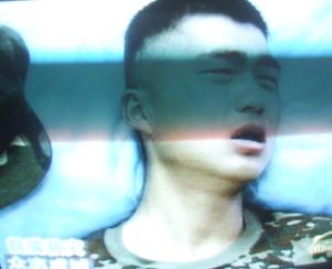 在救灾前线的空降兵