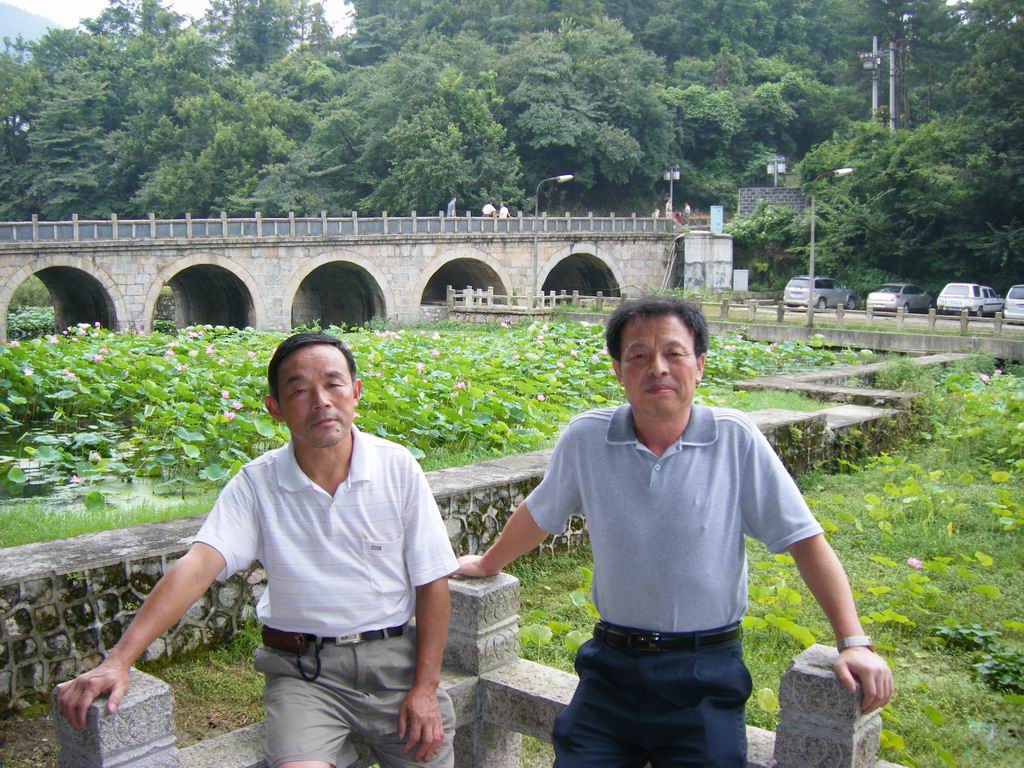 芙蓉桥.荷花池.二人照