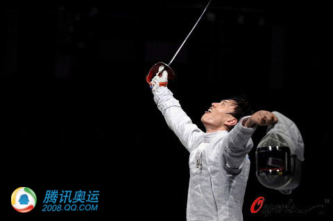 北京奥运会的男子佩剑个人赛在国家会议中心击剑厅进行。中国选手仲满创造历史夺得冠军。