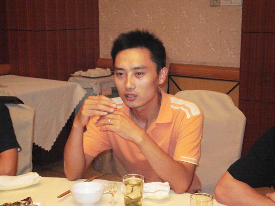 汪德银在做自我介绍