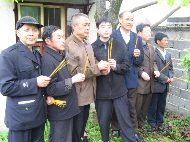 右边第二个即汪树芬