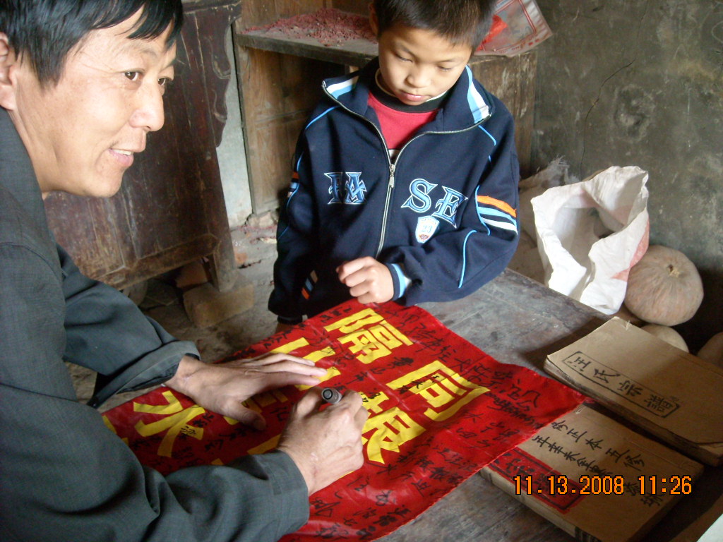 叔叔家来和儿玉龙弟在签字