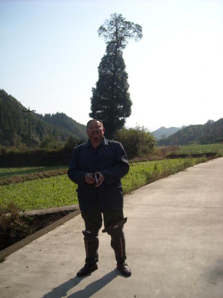 我站在先人居住过古桥