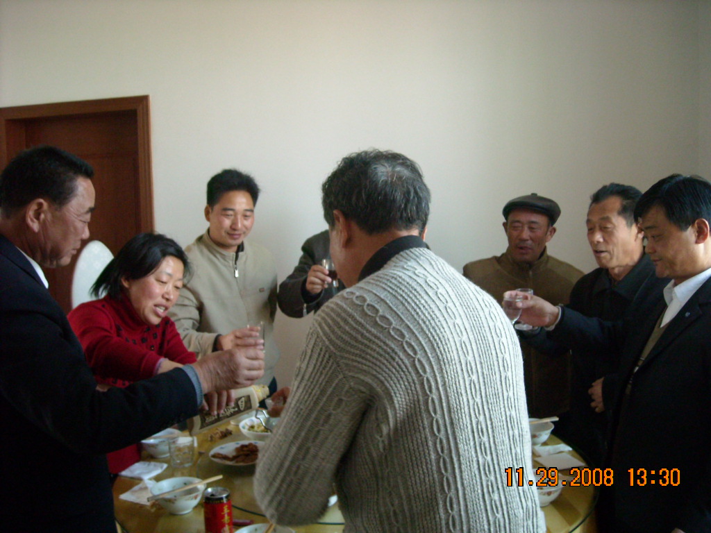 宗亲们共同举杯