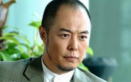 张铁林 英国国籍.jpg