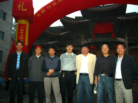 不到7时，浙江浦江的汪方录本家带着他们一行四人，来到了大陈，他们是临晨四点驾车二百多公里，直接就到了