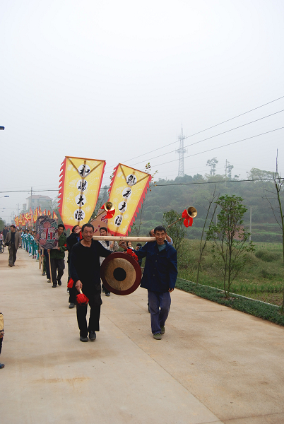 走在大陈康庄大道上