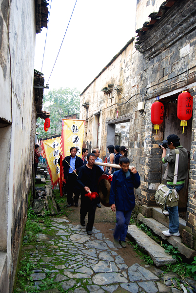走在大陈小弄