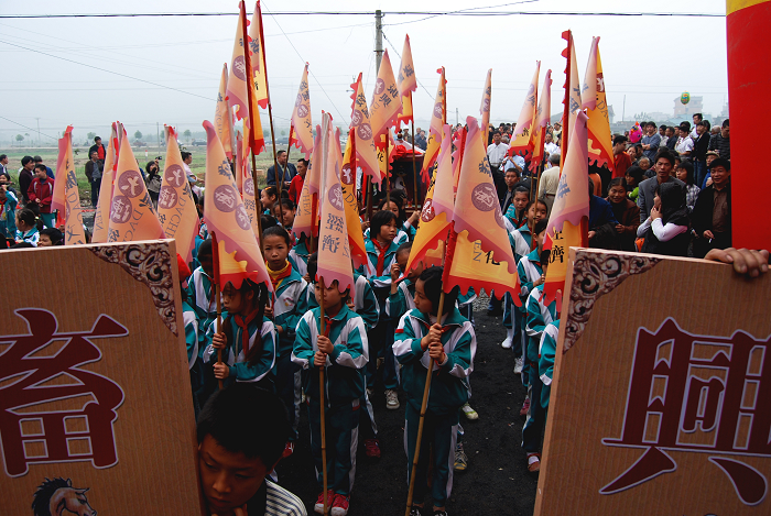 等候祠堂完工揭牌