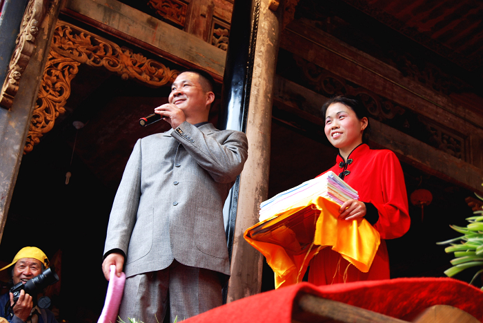 书记准备发奖品