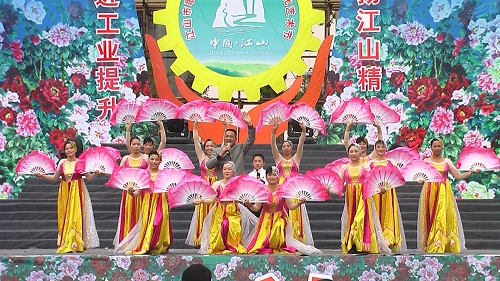 大陈村的大型歌伴舞