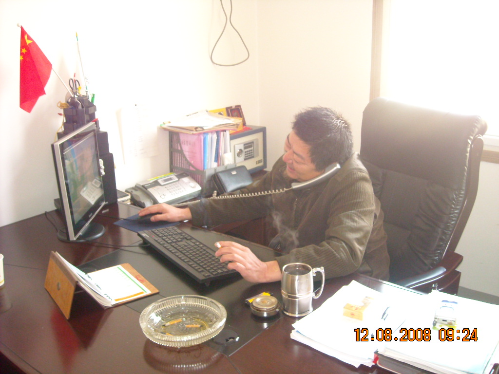 会长正在打电话