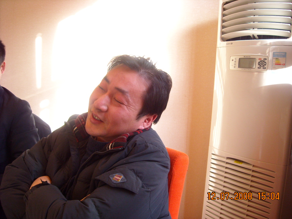 汪步胜董事长作诗一首：千里单骑赴大陈、桃花源边聆宗亲、盛世开怀共叙祖、惠风和畅淝水滨。