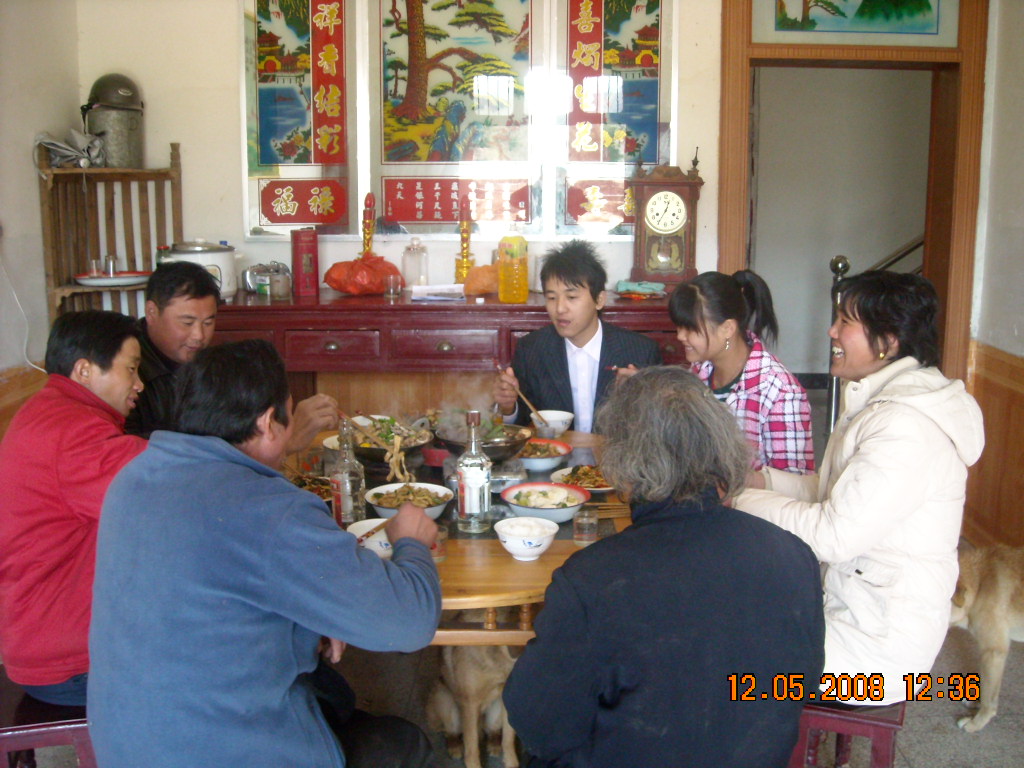 汪家亲人们像过节一样