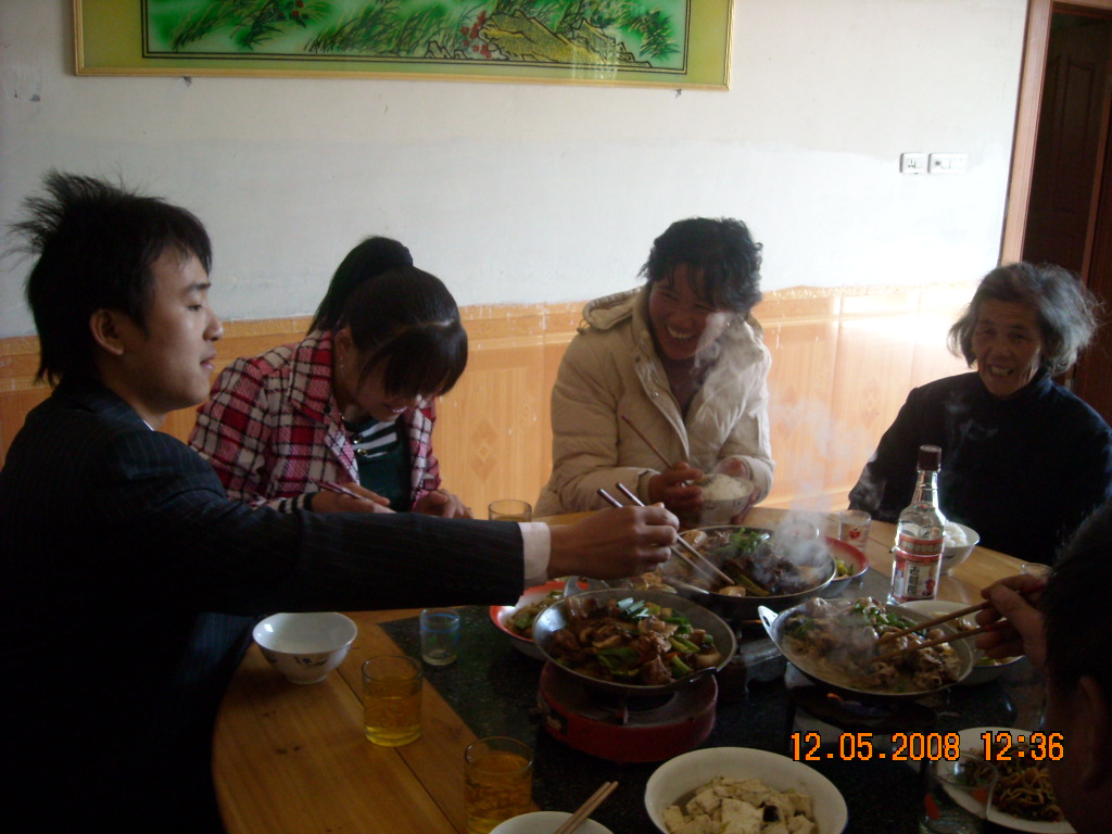 汪家得姑娘笑得多开心