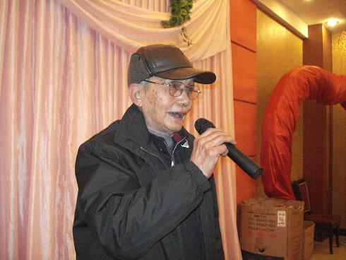 91高龄的汪昌焕给大家表演京剧