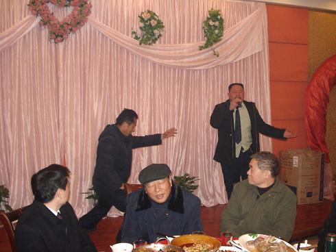 金寨代表，一个高歌一个太极