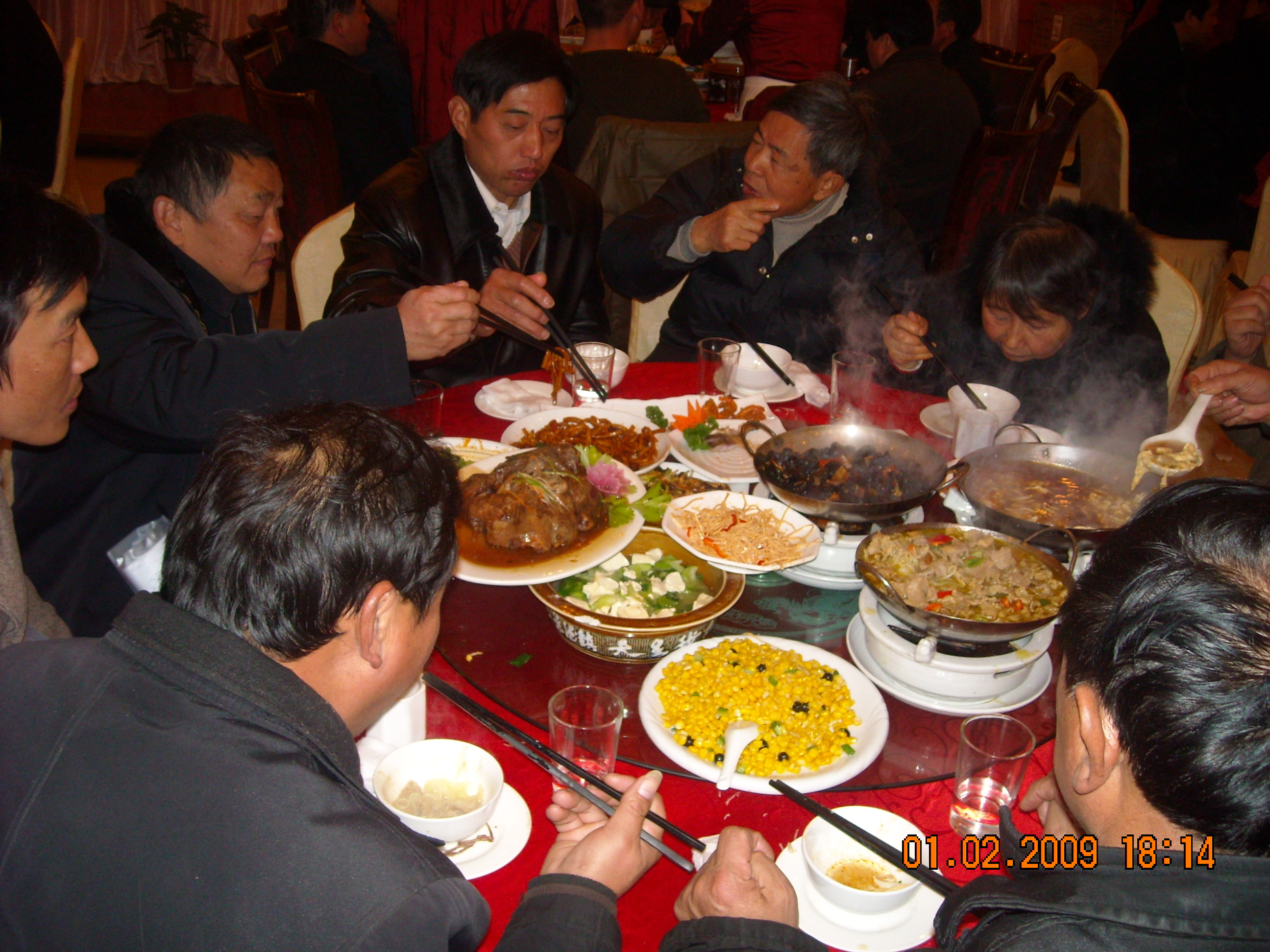 九华星云长富本在喝酒